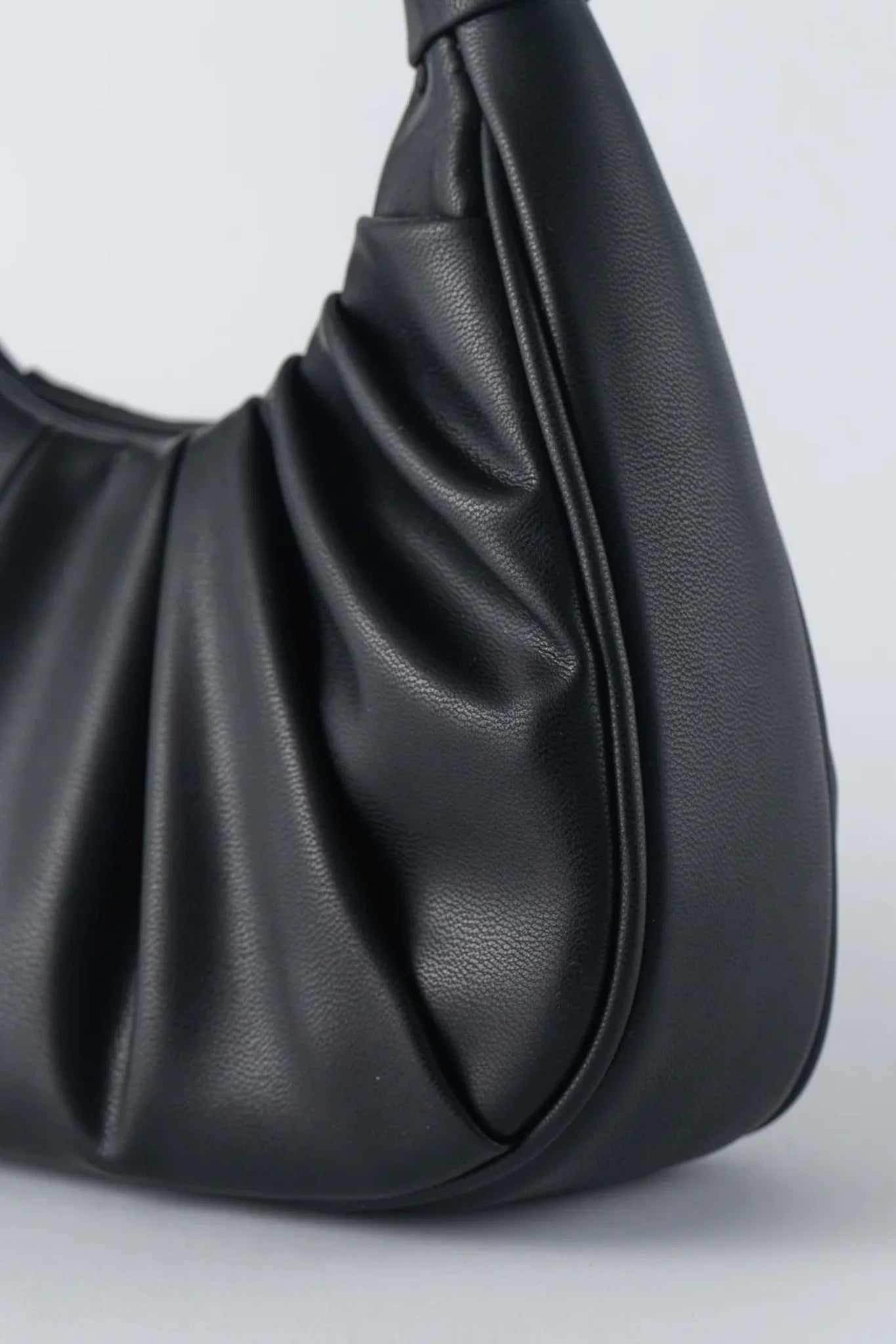 TEN TONES Alani Cloud Bag Black