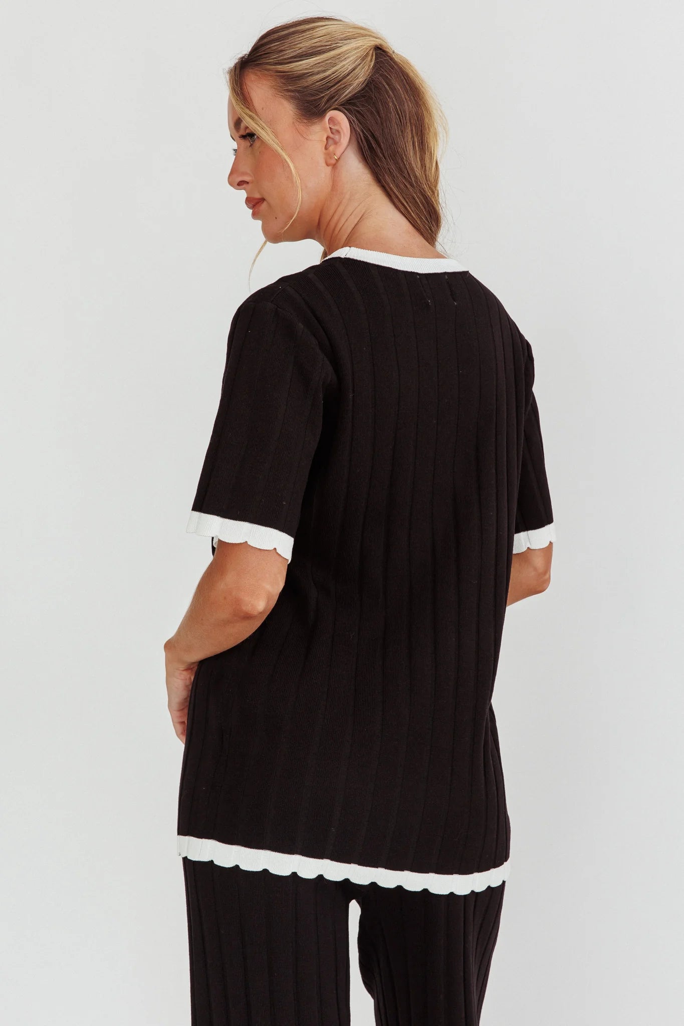 Liloh Contrast Trim Ribbed Knit Top Black