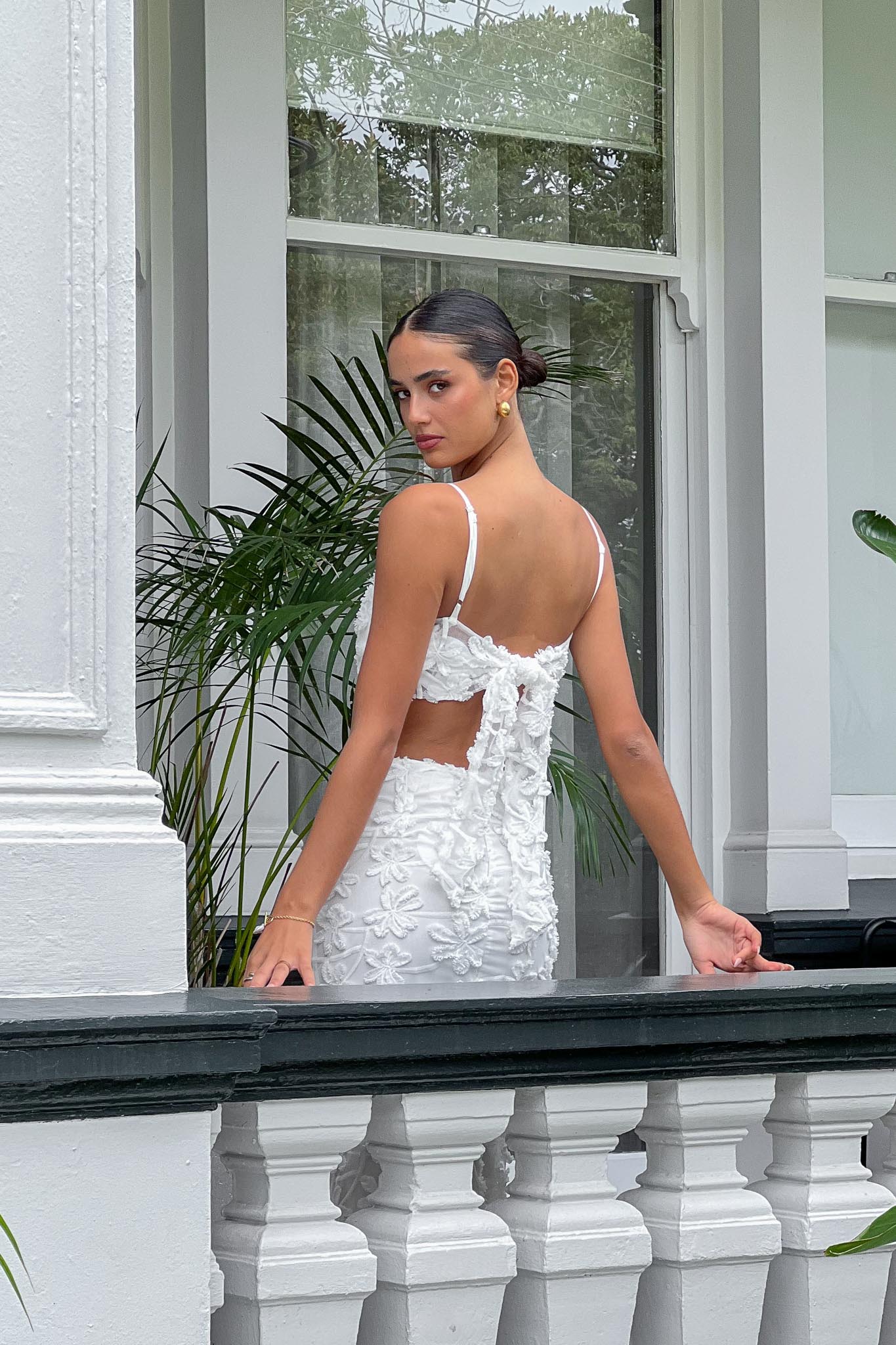 Casi Tied Back Crop Top Embroidered White